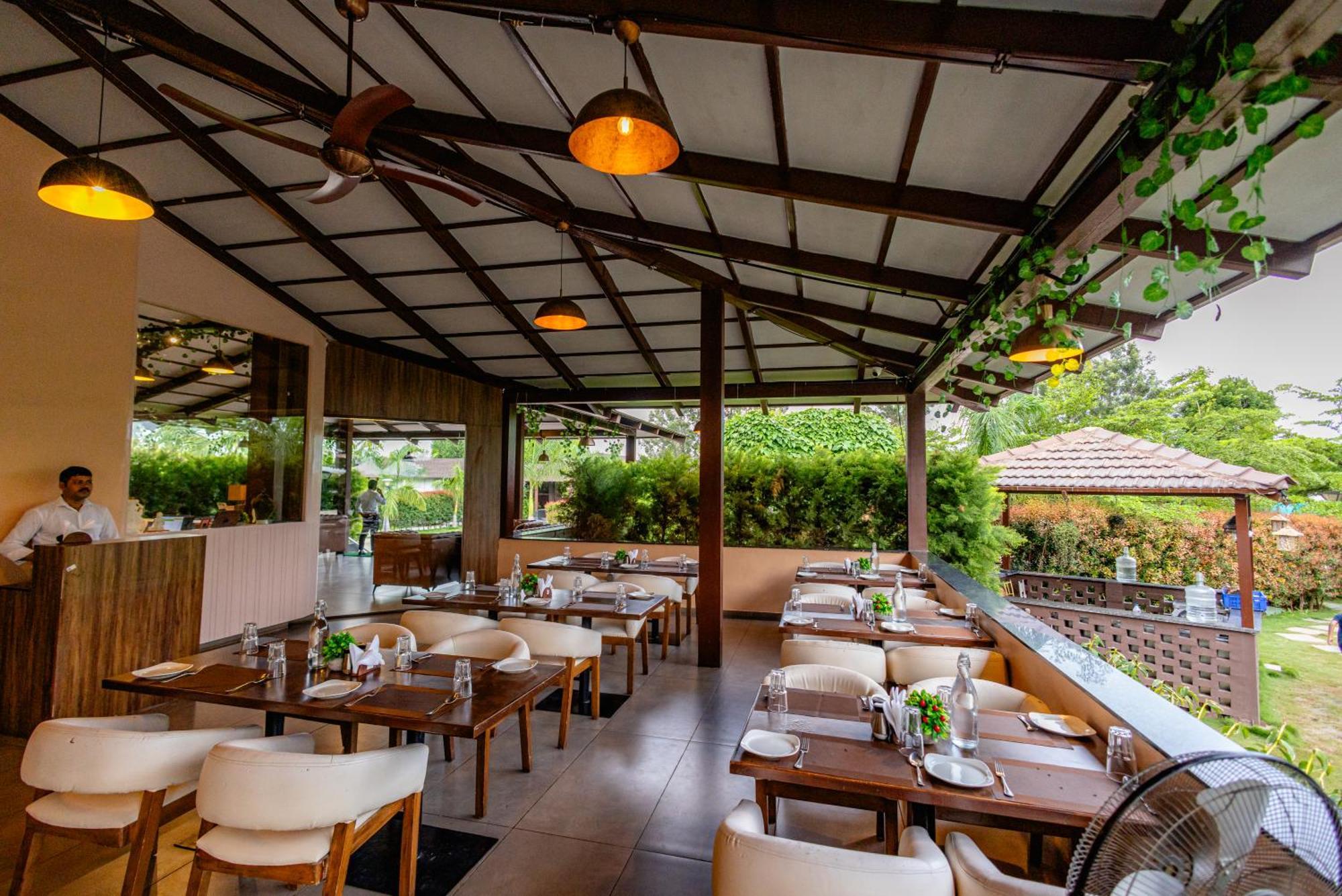 Veerdency Luxury Resort Devanahalli Exterior foto